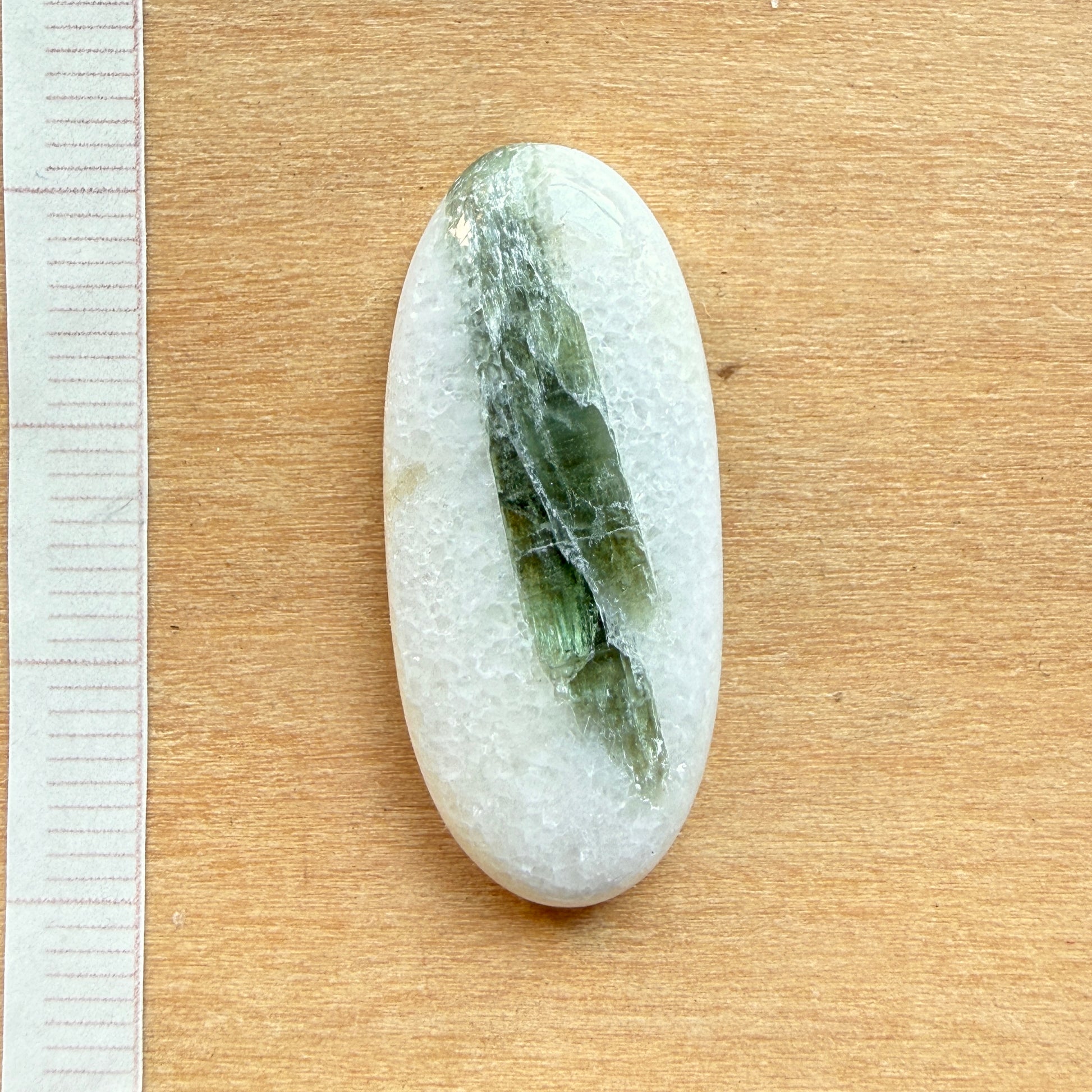 Cabochon Tourmaline Verte sur Quartz