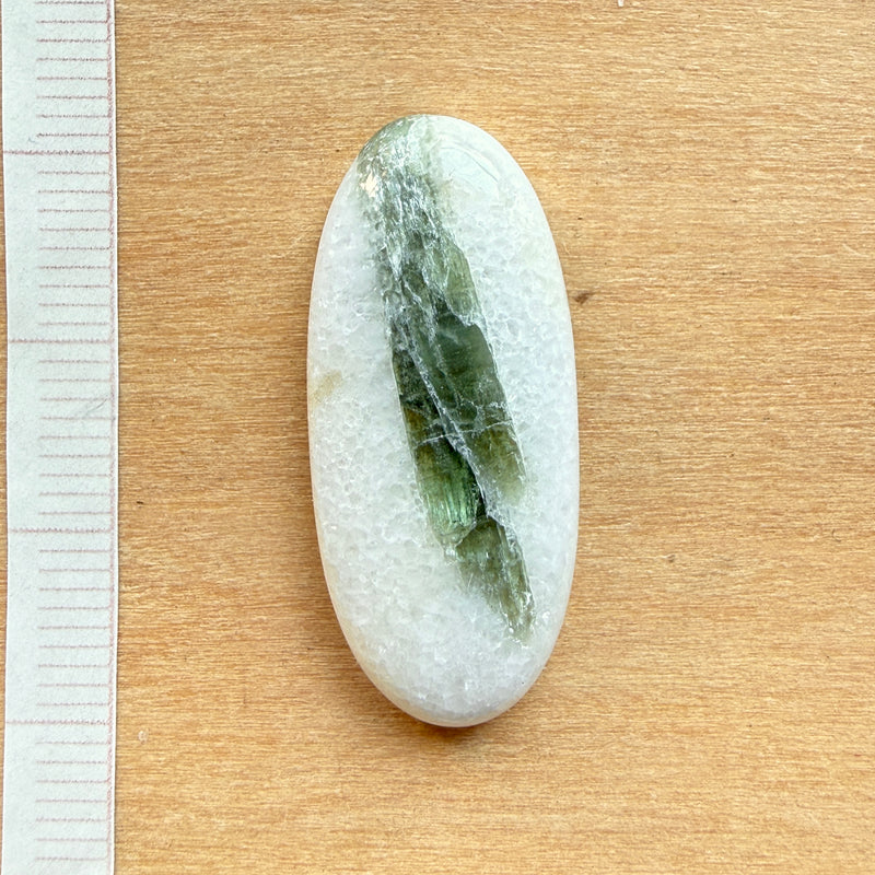 Cabochon Tourmaline Verte sur Quartz