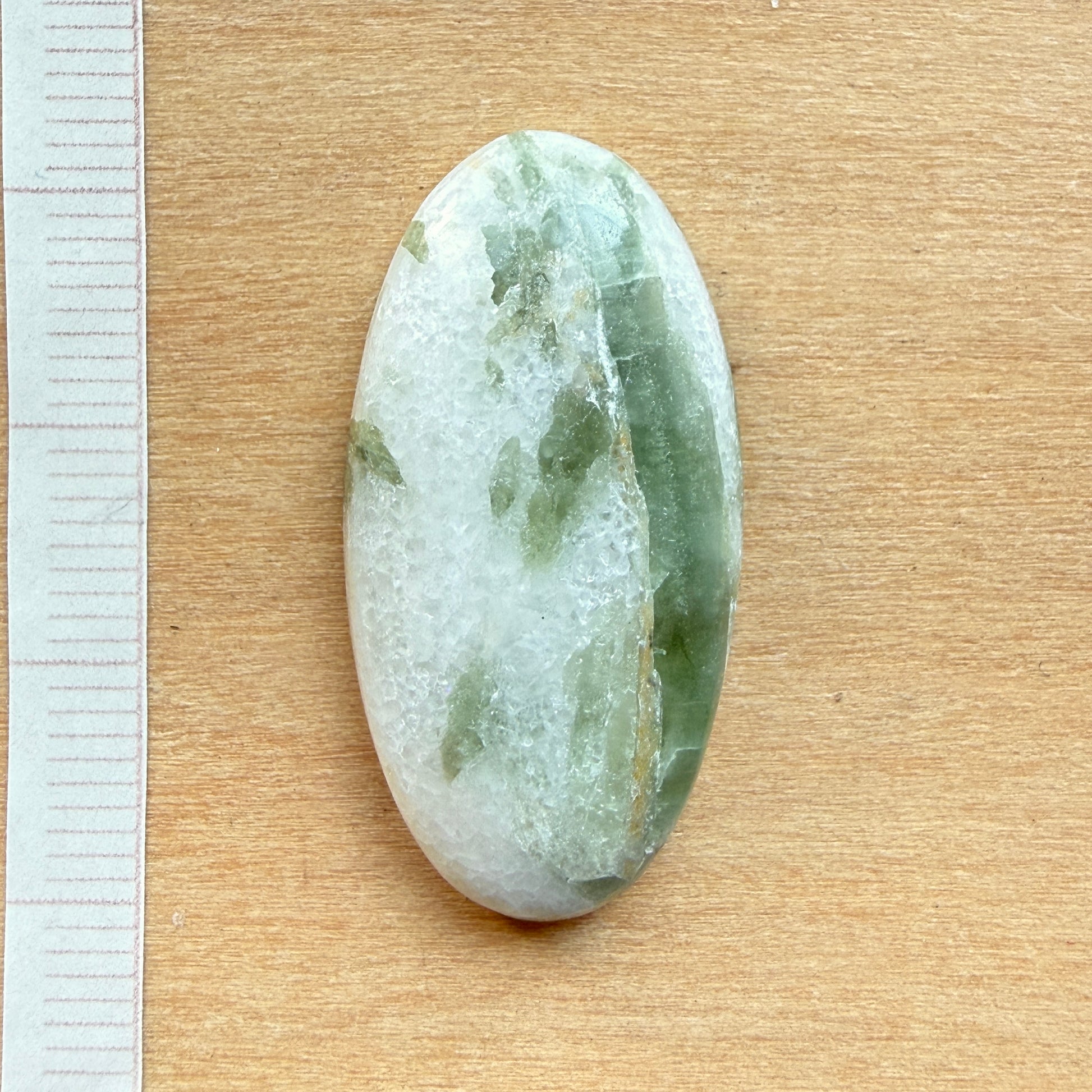 Cabochon Tourmaline Verte sur Quartz