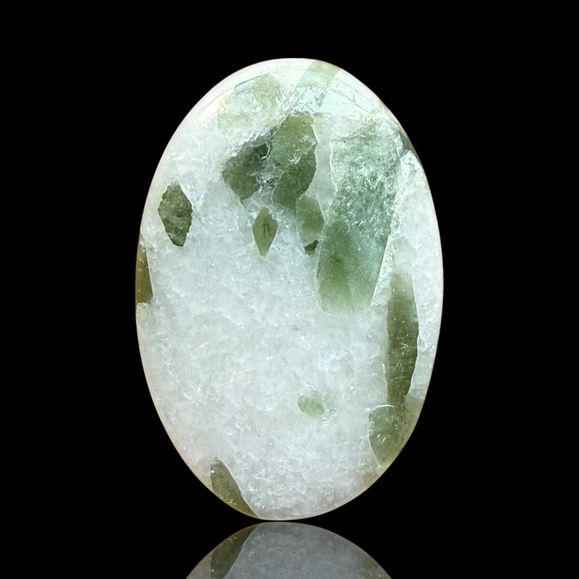 Cabochon Tourmaline Verte sur Quartz