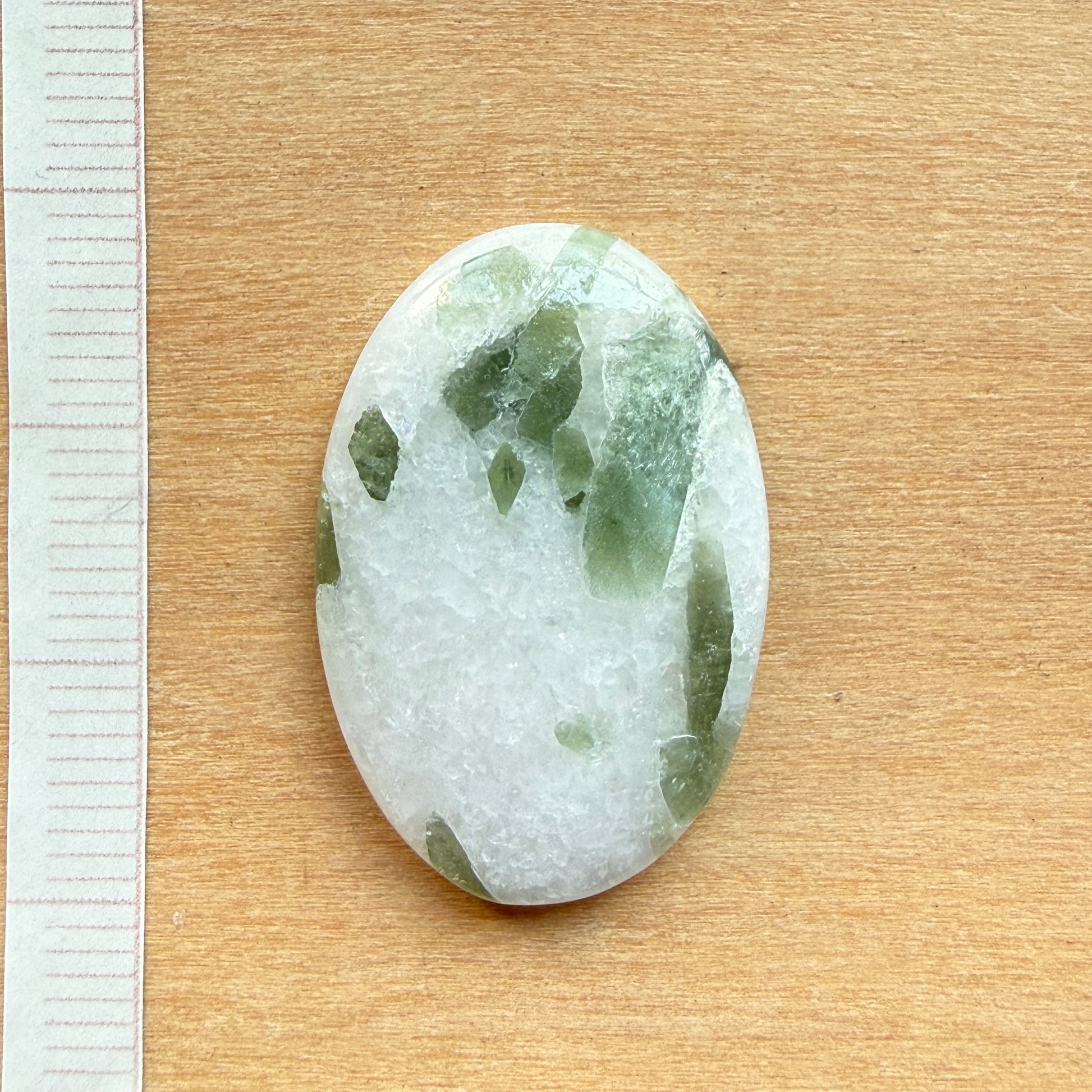 Cabochon Tourmaline Verte sur Quartz