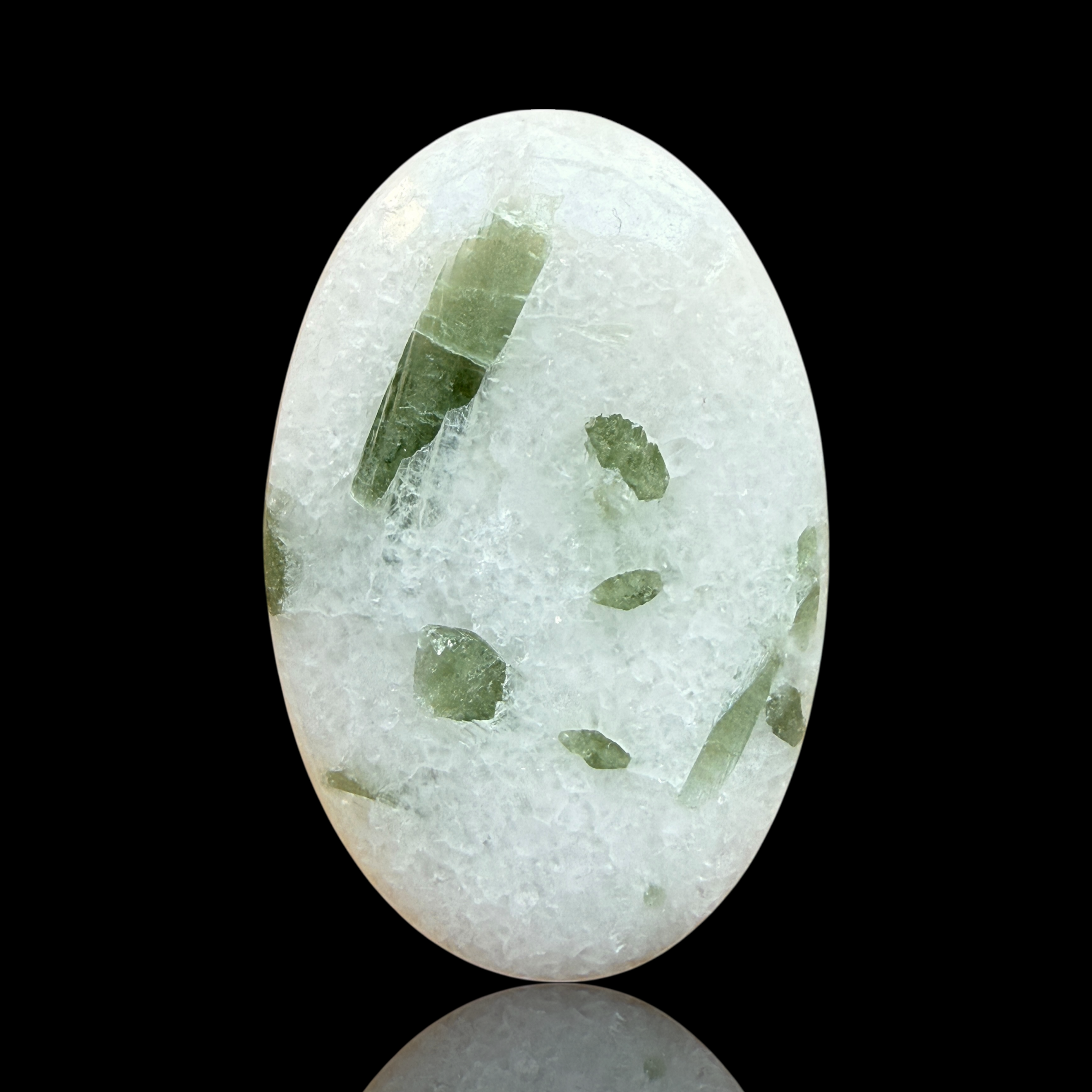 Cabochon Tourmaline Verte sur Quartz