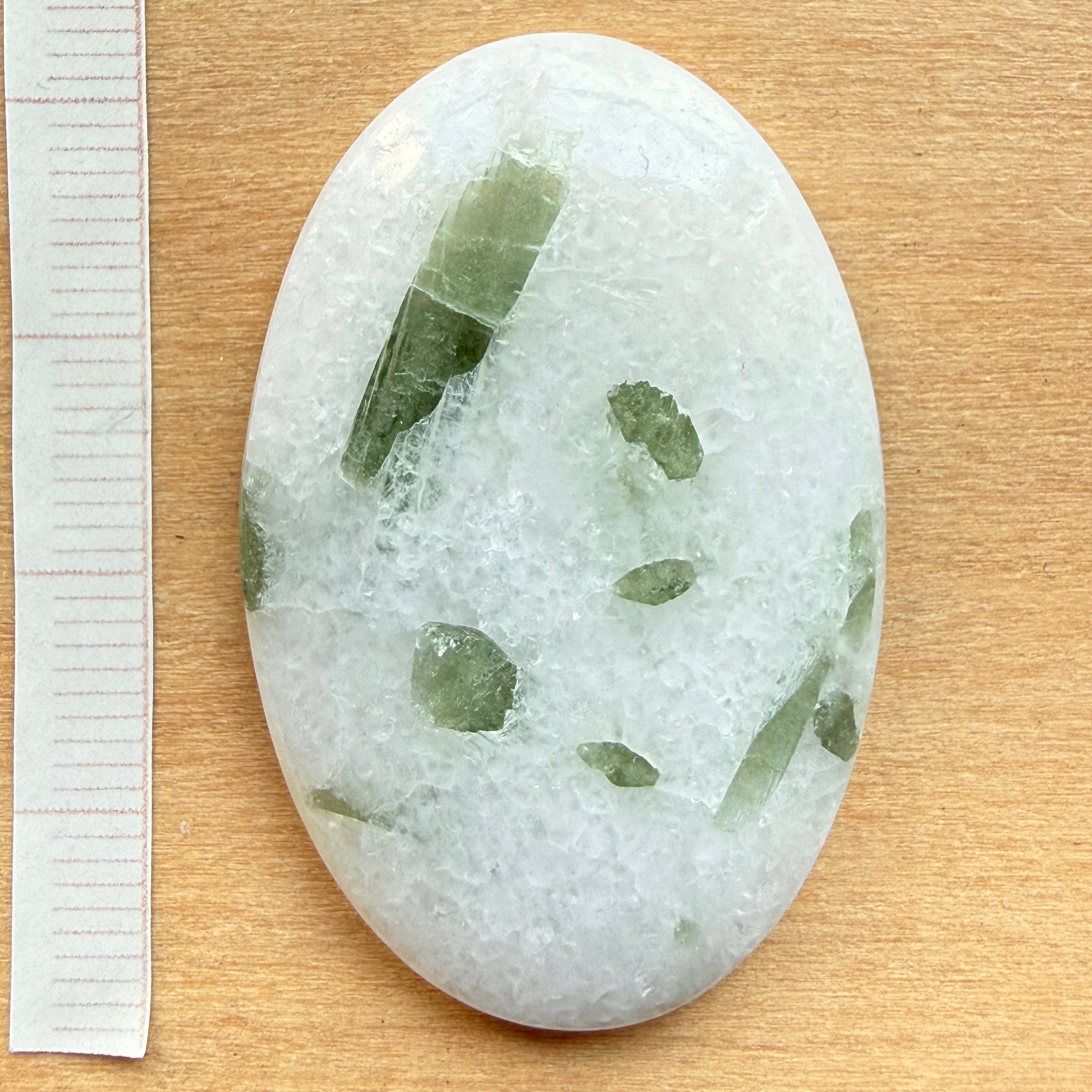 Cabochon Tourmaline Verte sur Quartz