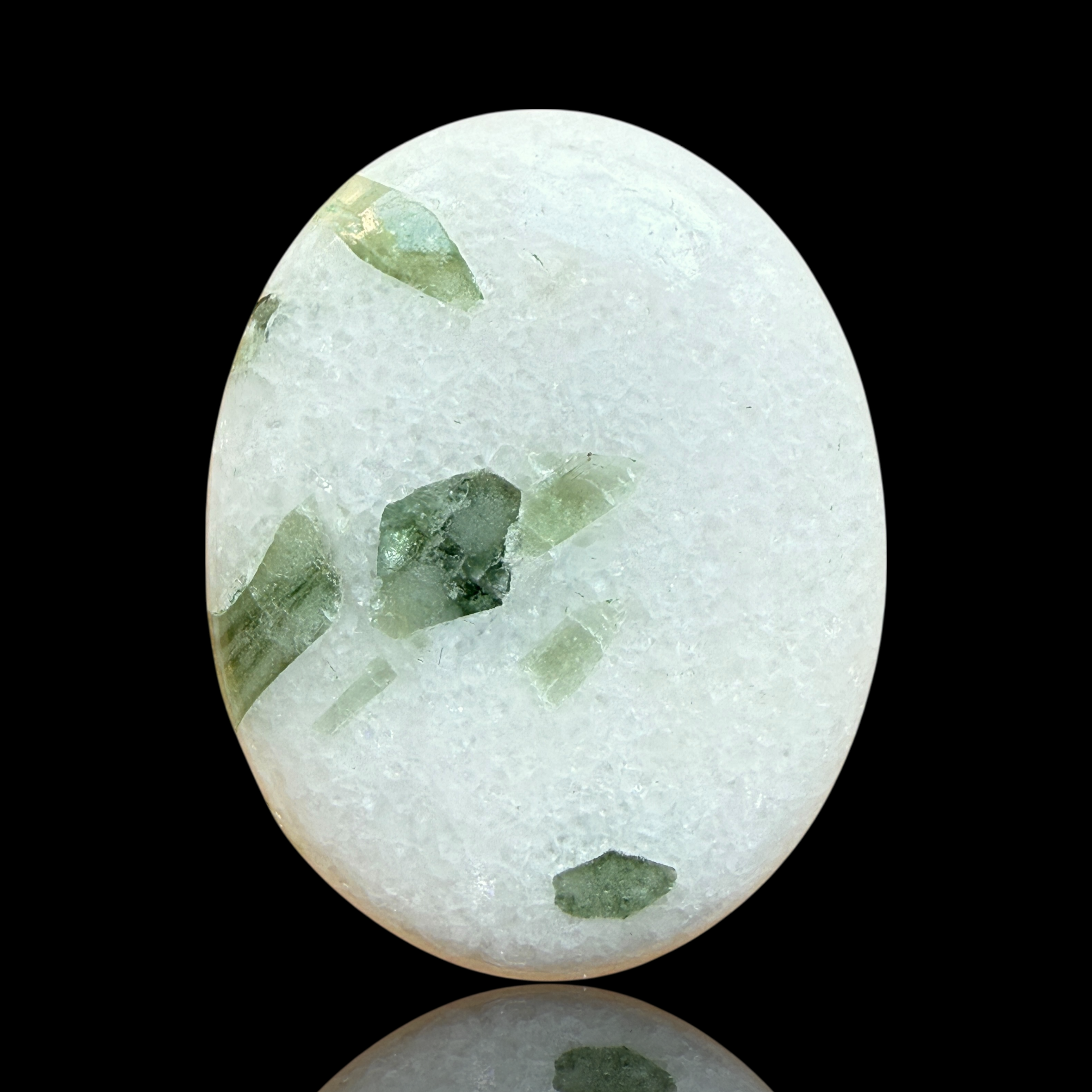 Cabochon Tourmaline Verte sur Quartz