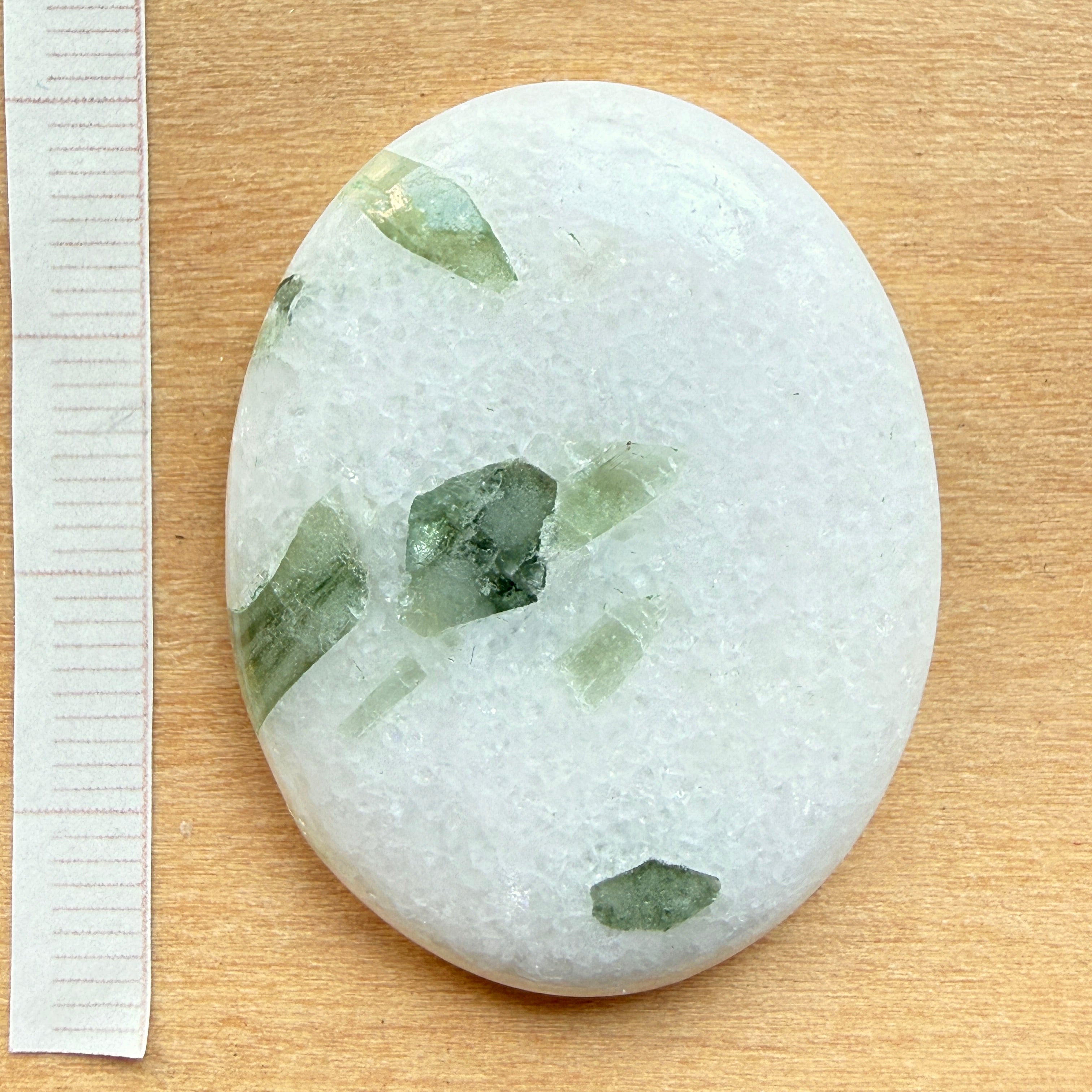Cabochon Tourmaline Verte sur Quartz