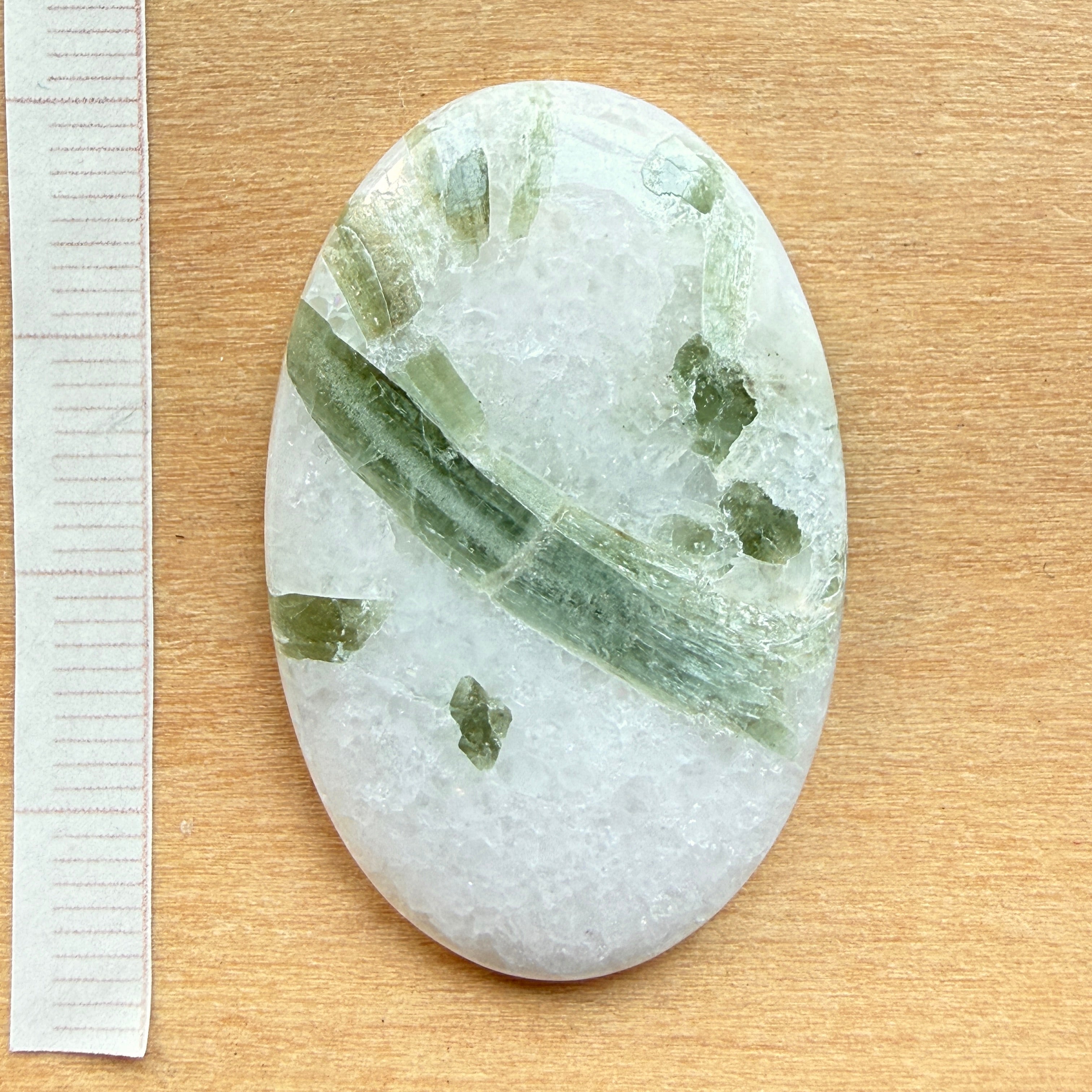 Cabochon Tourmaline Verte sur Quartz