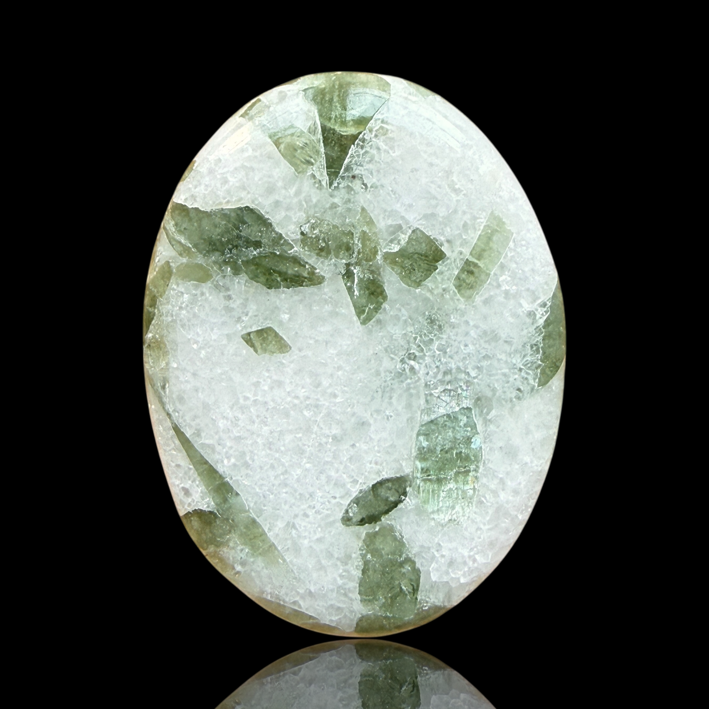 Cabochon Tourmaline Verte sur Quartz