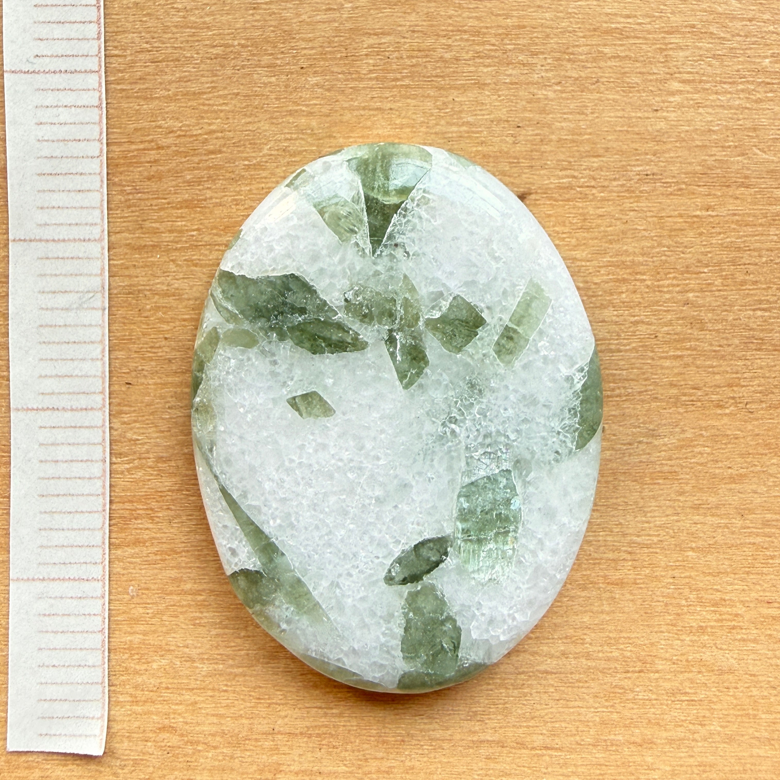 Cabochon Tourmaline Verte sur Quartz