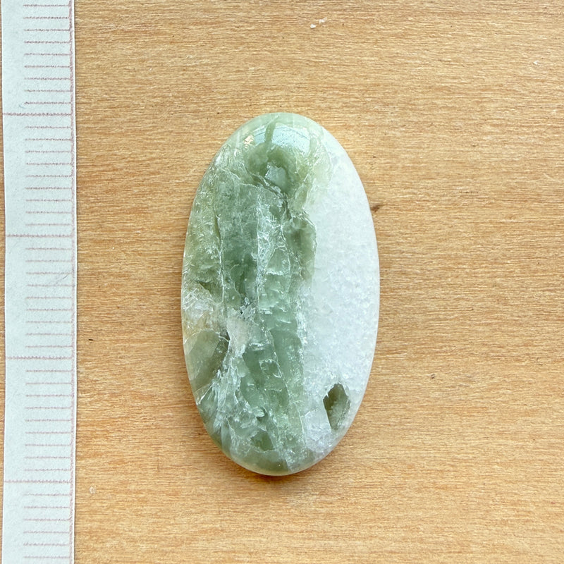 Cabochon Tourmaline Verte sur Quartz