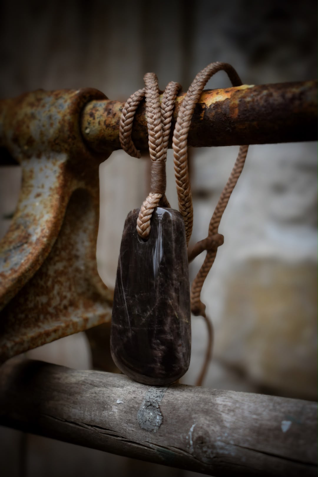 Pendentif Pierre de Lune Noire - Madagascar